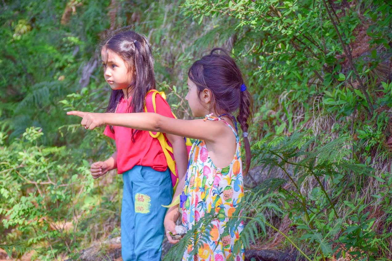 Signification de l'écotourisme : les enfants dans la nature