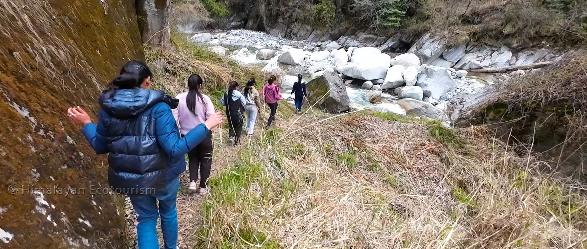 Spécial Femmes Trek dans le Great Himalayan National Park avec Himalayan Ecotourism